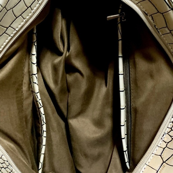 ❤️Govali Cream Croc Embossed Shoulder Bag - Picture 9 of 10
